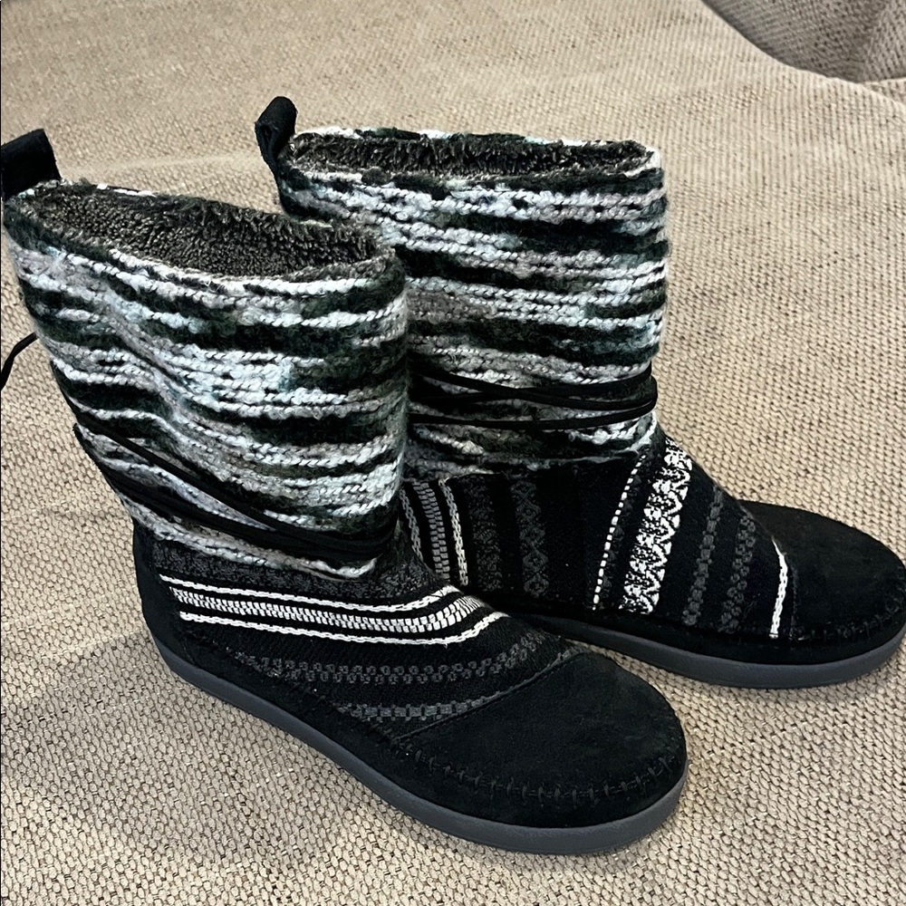 Toms Black and Gray Winter Boots